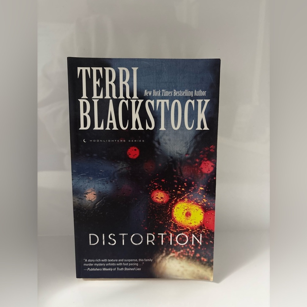 📚 3/$25 📚 Terri Blackstock 'Distortion' Book